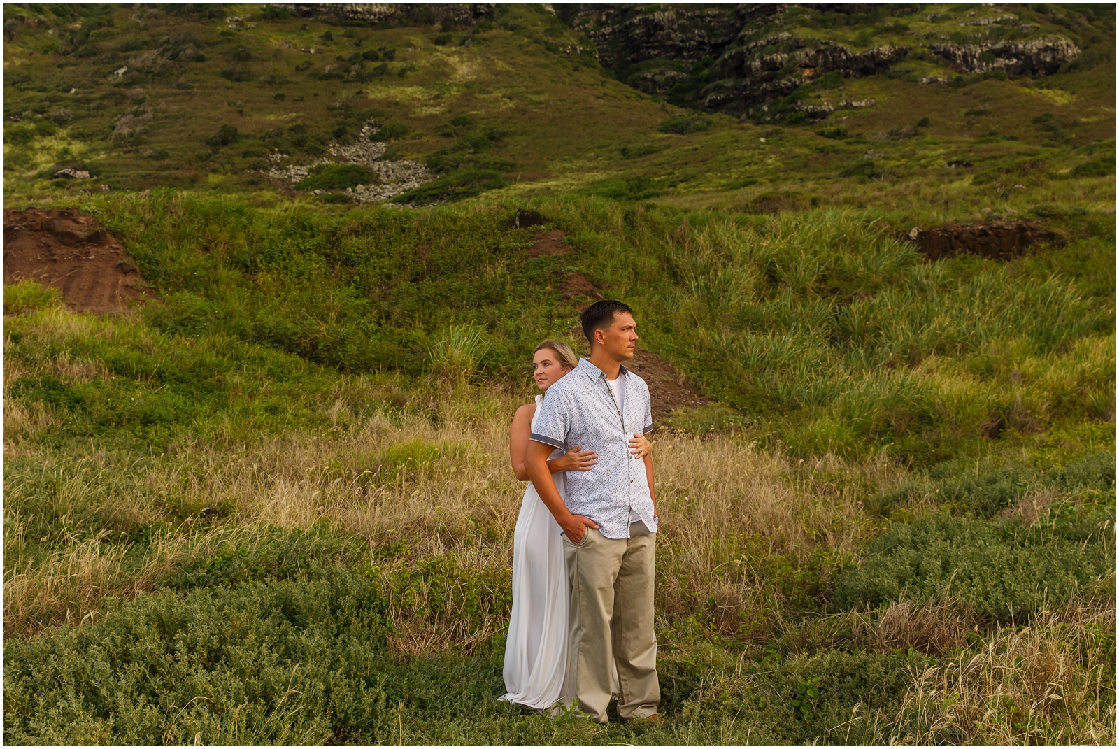 This couple's wedding venue was the dramatic cliffs of Hawaii.