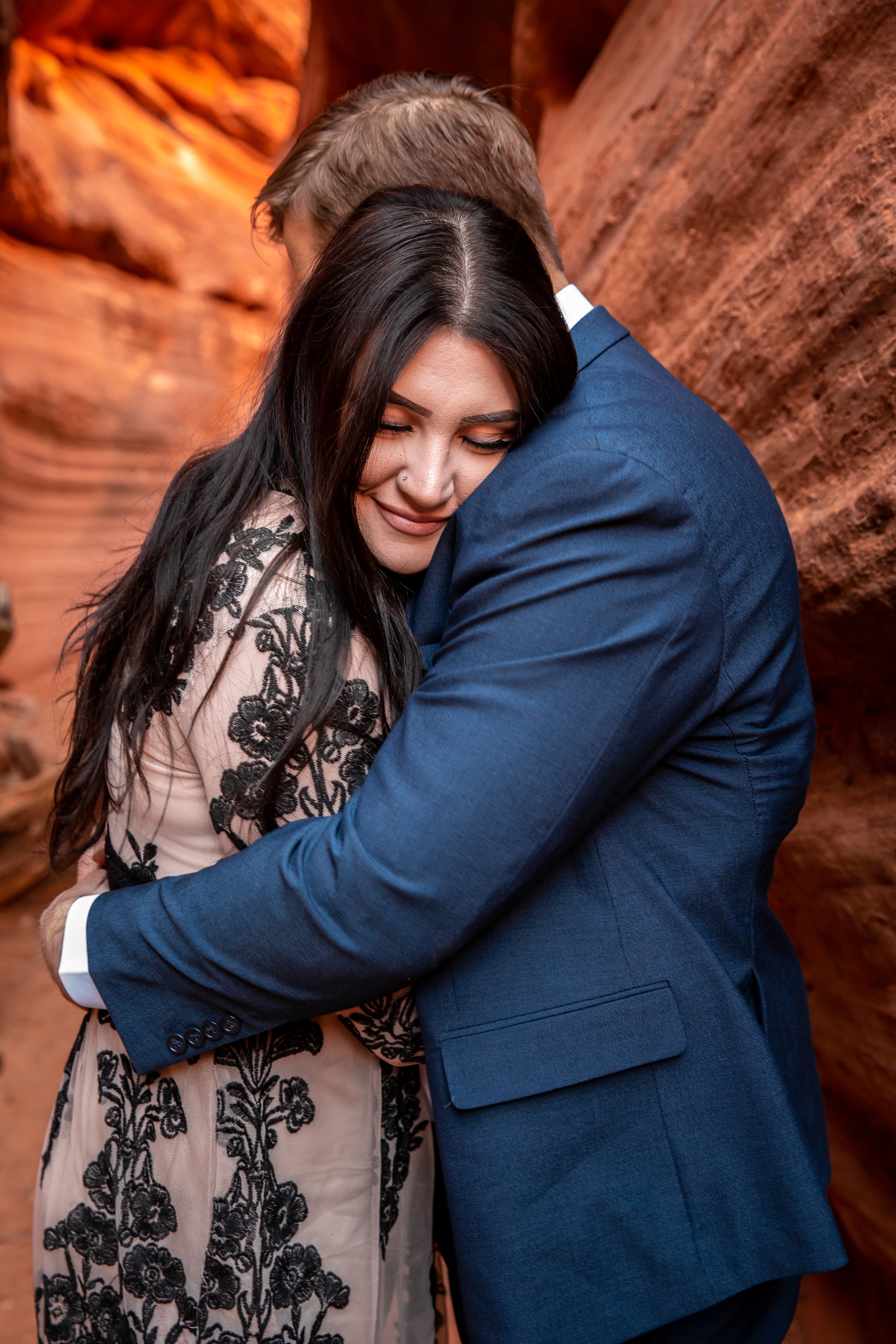 Hugging couple in a Utah slot canyon.