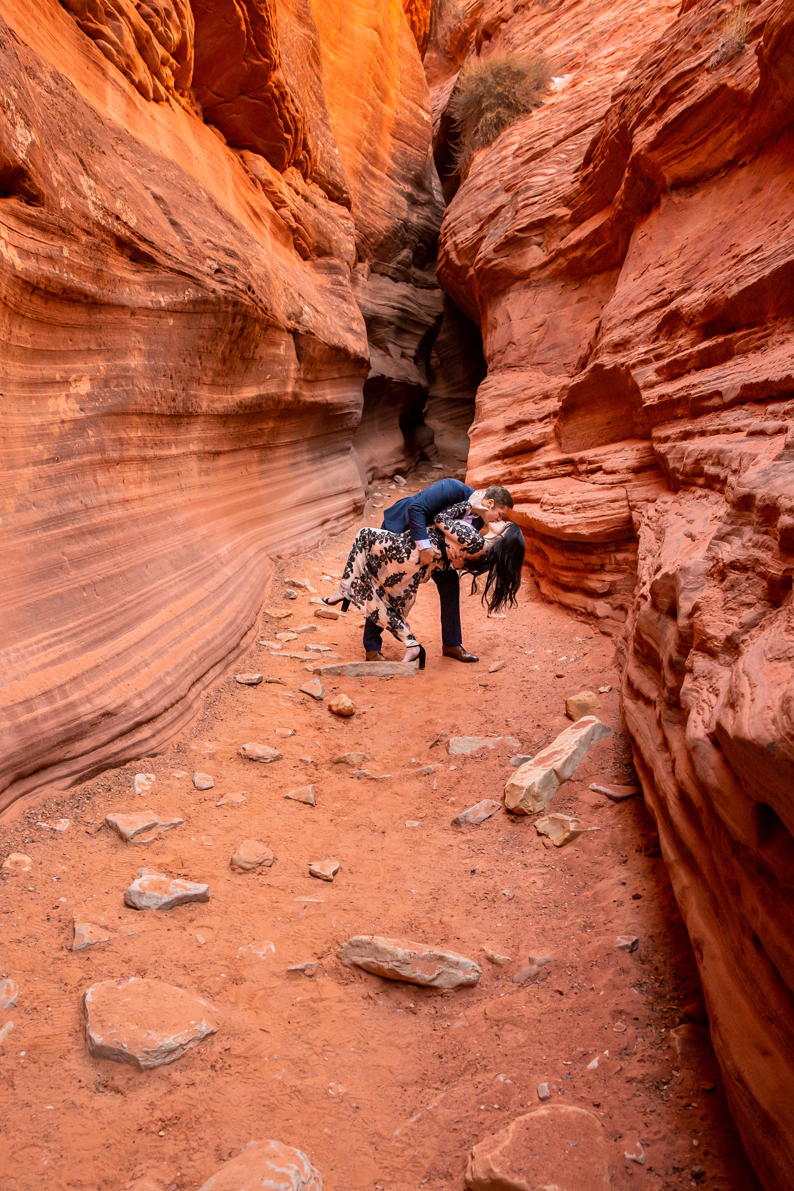 Epic kissing lovers in a UT slot canyon.