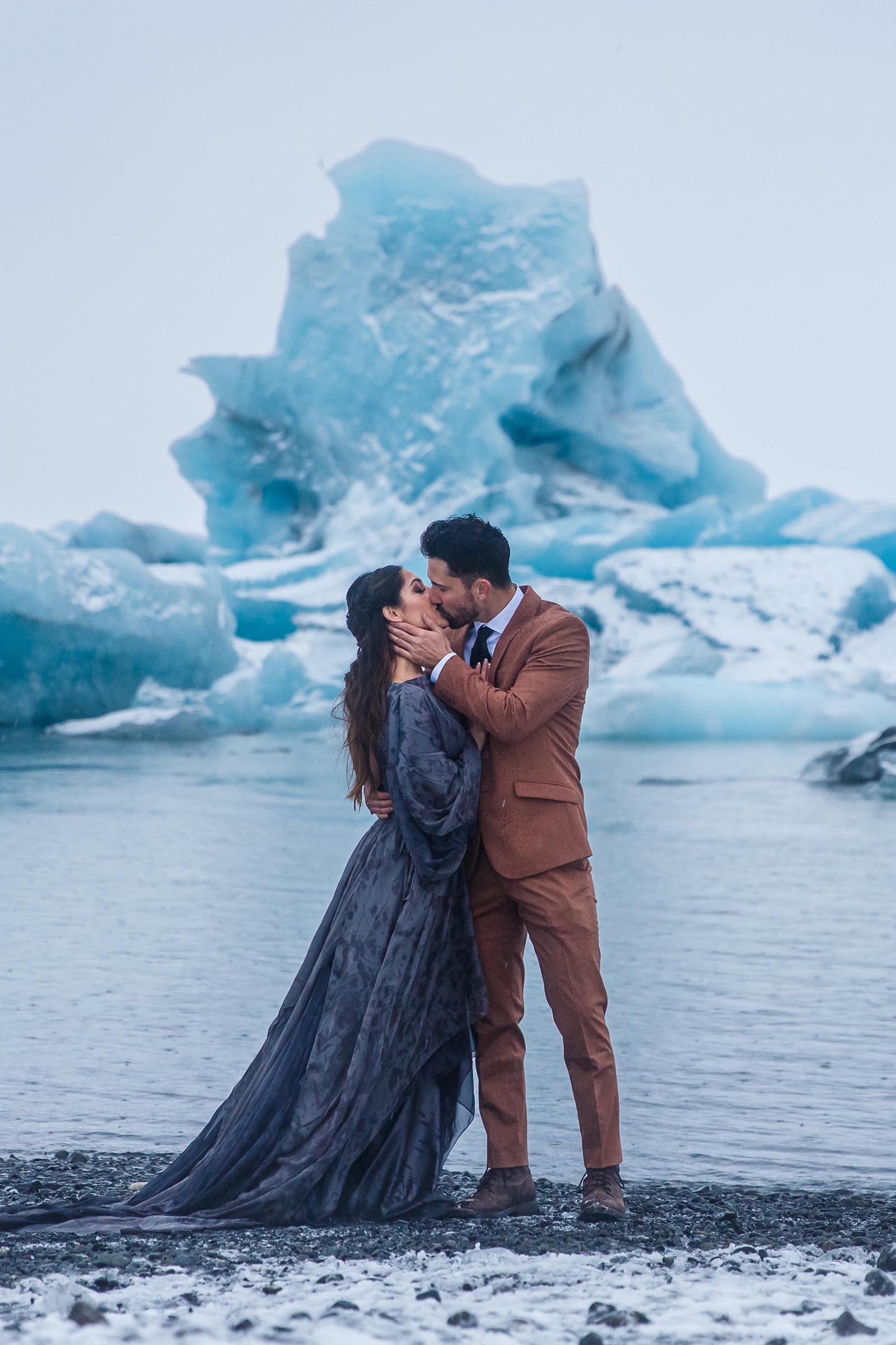 This couple eloped on the shores of Jökulsárlón Iceland.
