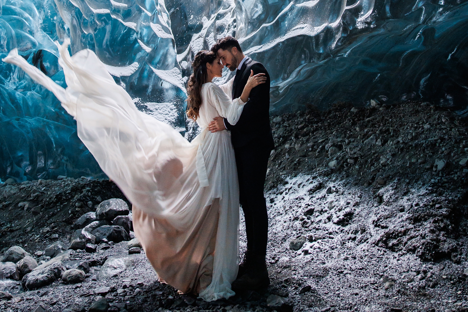This couple had a moody and dreamy adventurous elopement in Iceland.