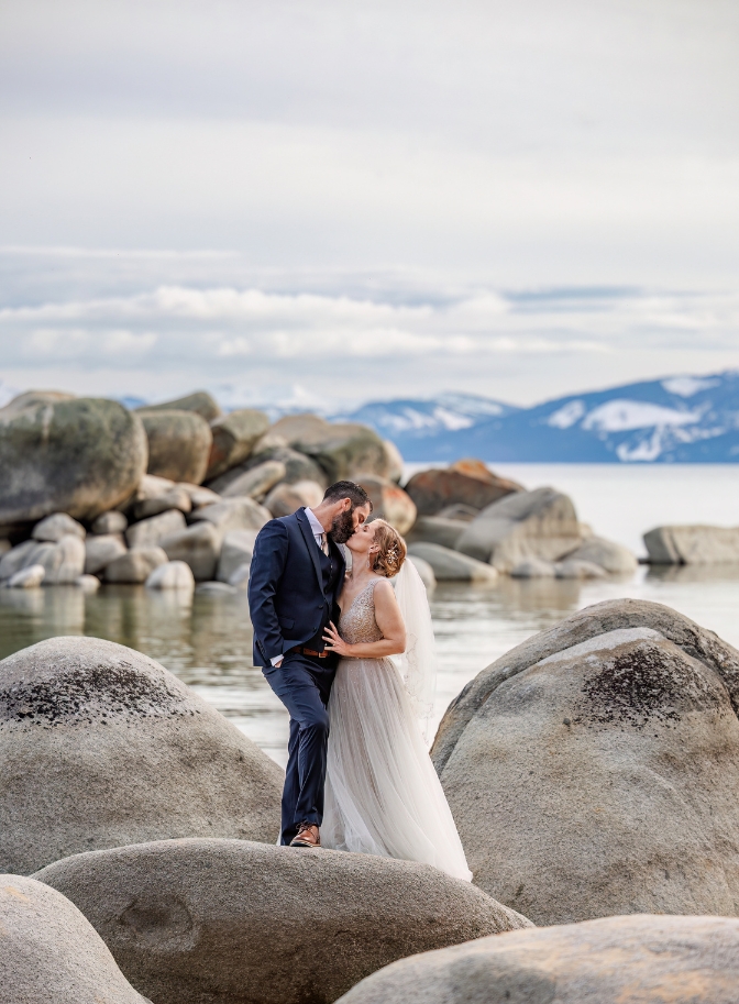 photo of bride and groom kissing on Lake Tahoe rocks