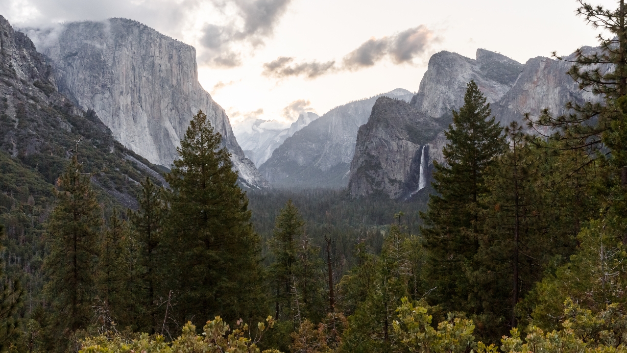 photo of Yosemite National Park from road