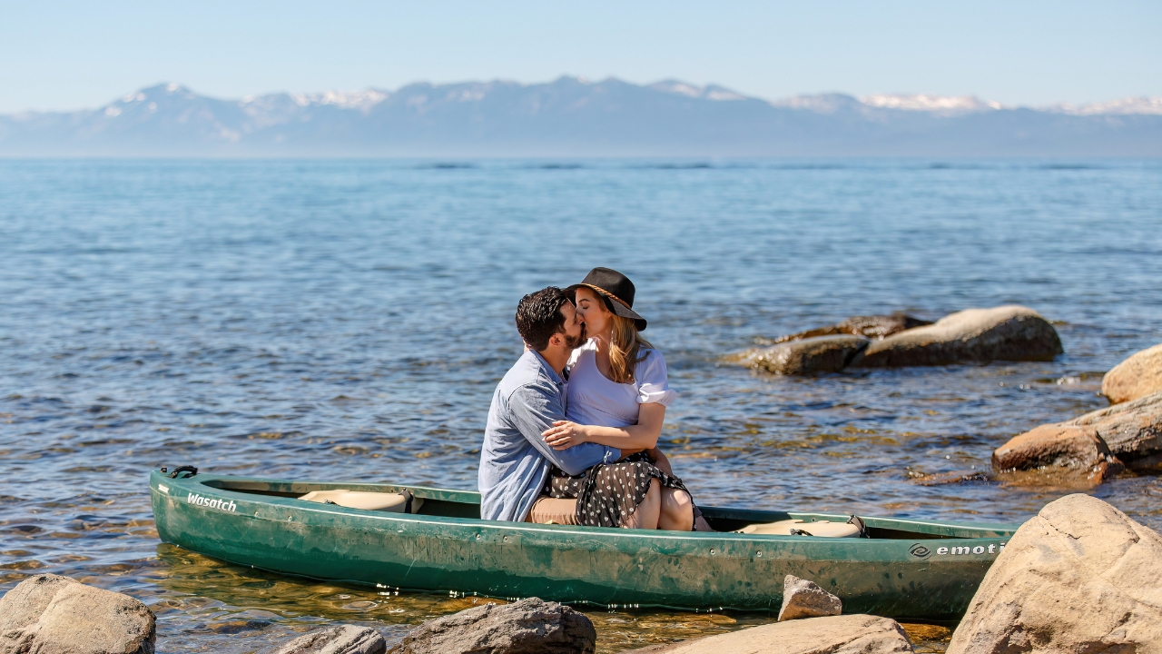 photo of couple kissing in canoe for engagement photoshoot at Tahoe