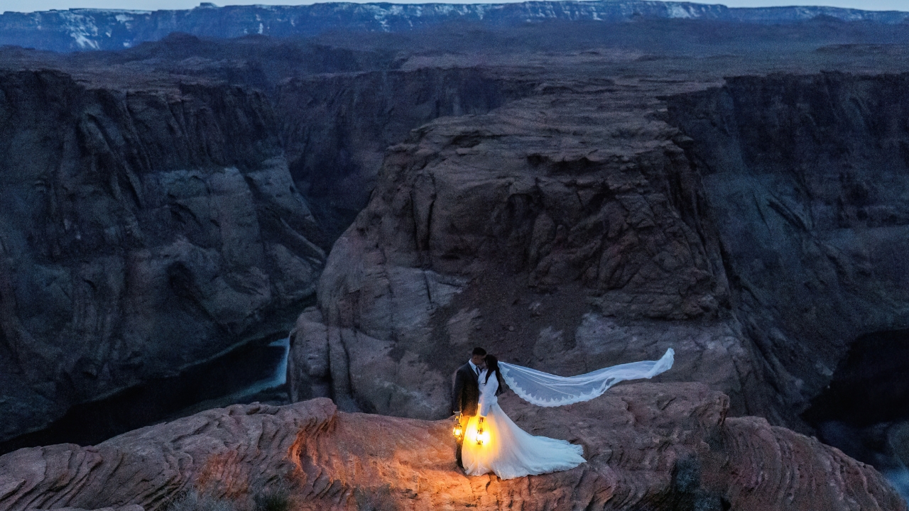 photo of bride and groom holding lanterns forehead to forehead in the darkness at Horseshoe Bend