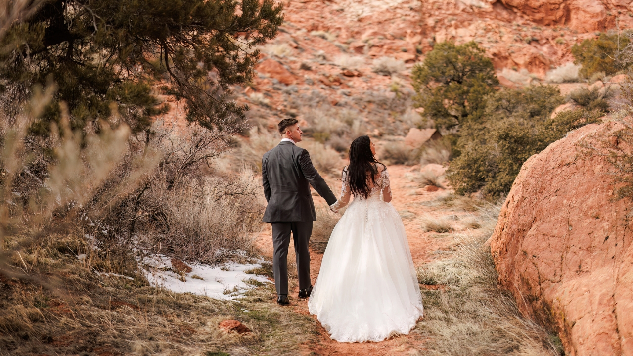 photo of bride and groom holding hands hiking at Horseshoe Bend