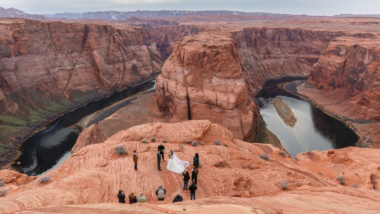 photo of wedding ceremony at Horseshoe Bend