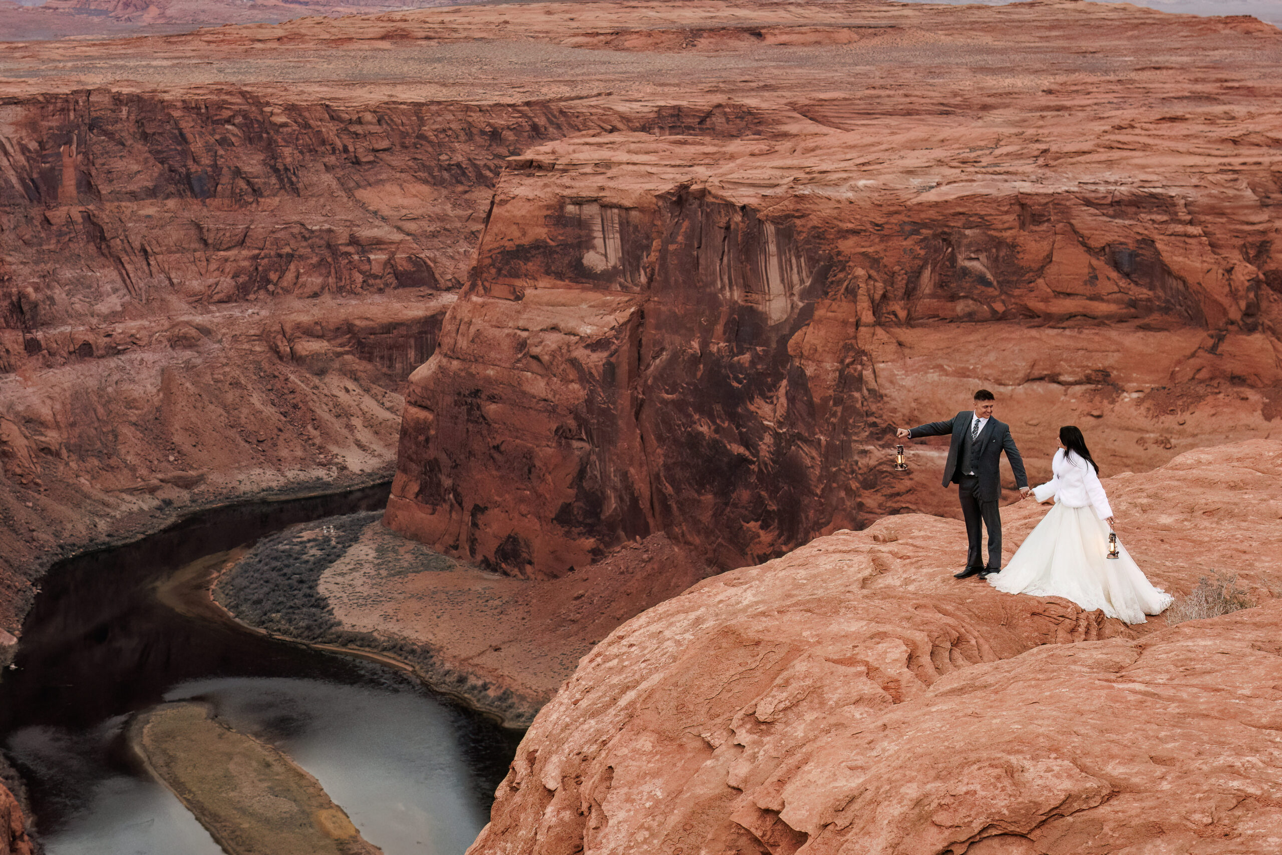 bride and groom at horseshoe bend for their winter elopement