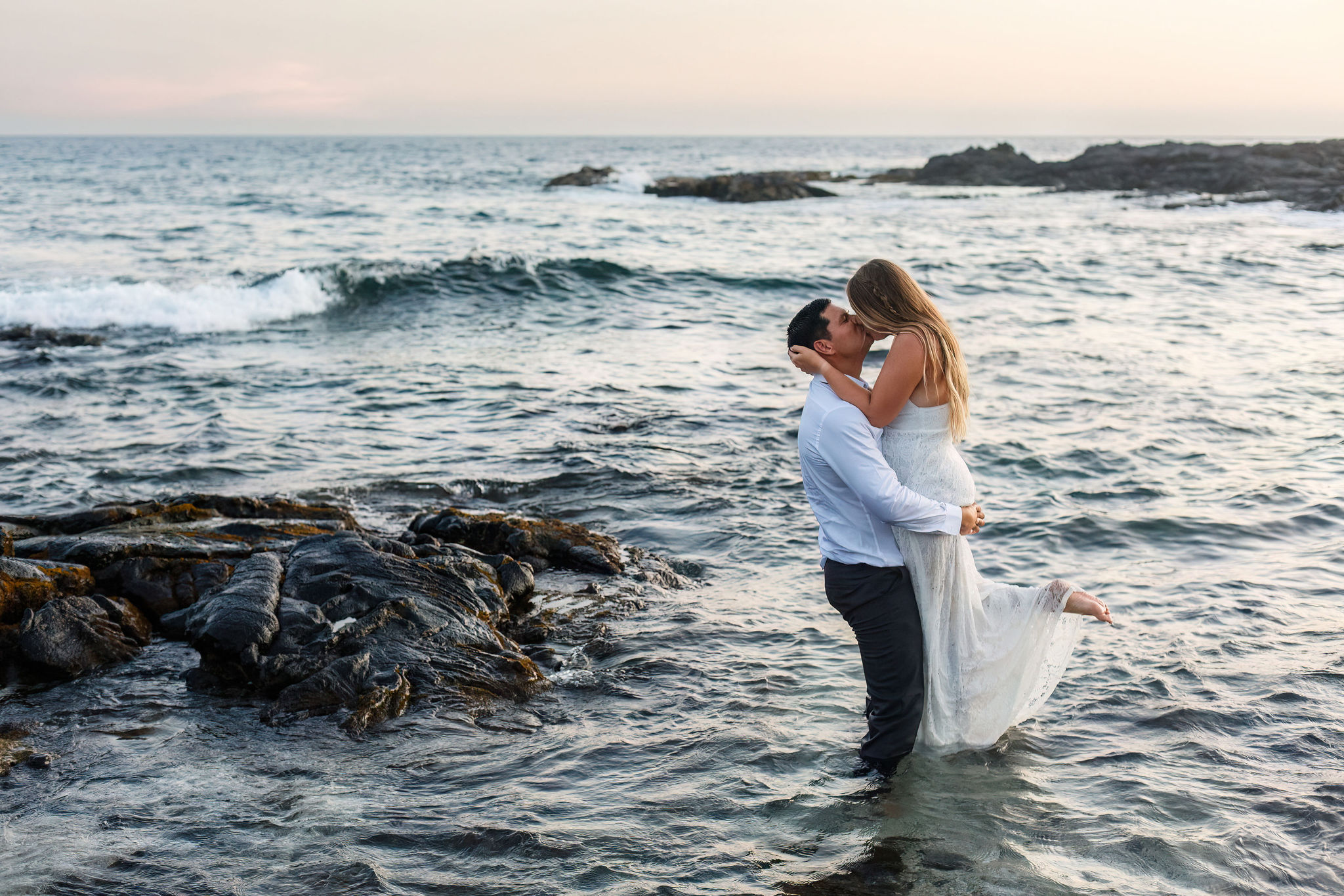 newly weds kissing in the ocean during their Hawaii elopement 