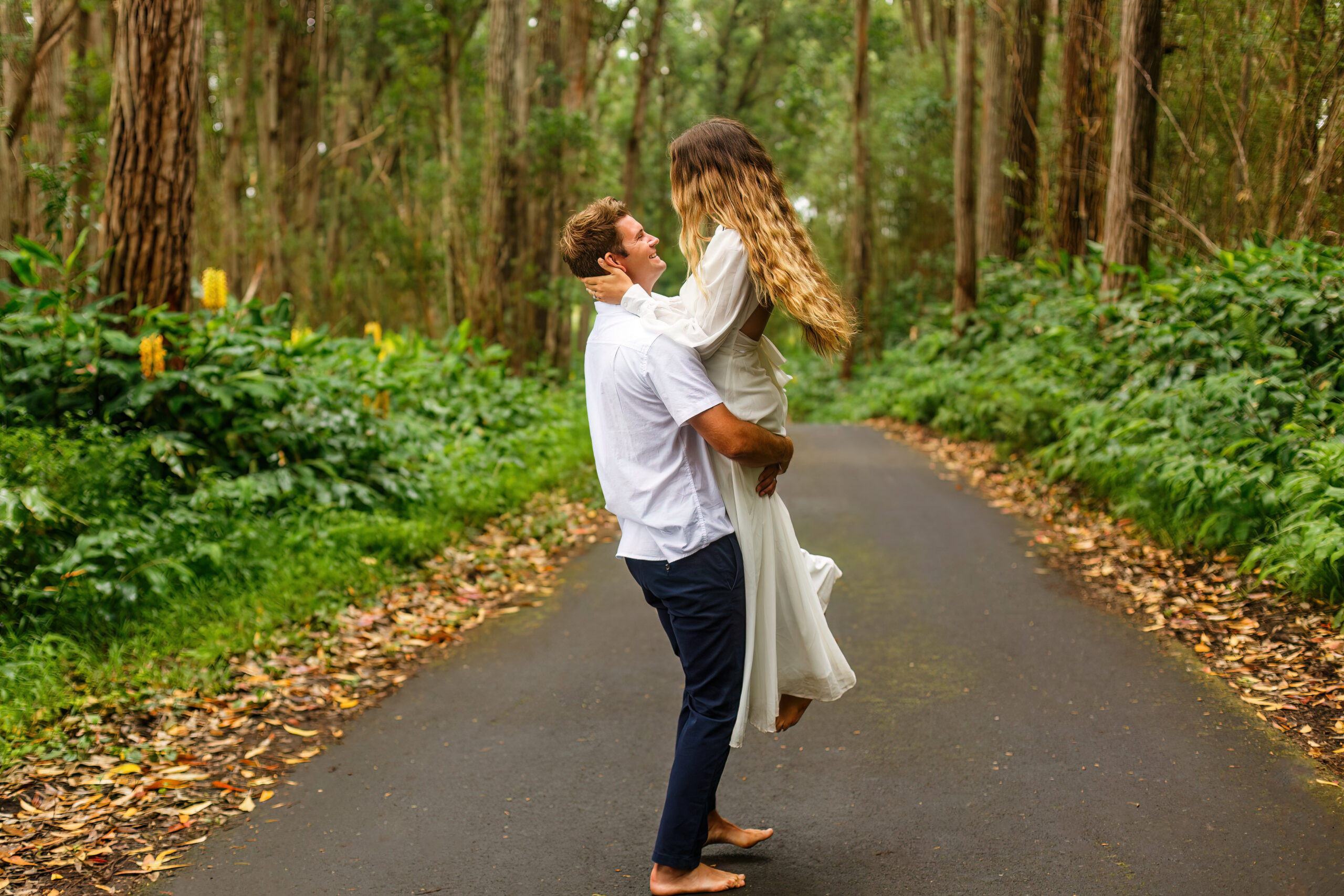 a man picking up his bride in Hawaii