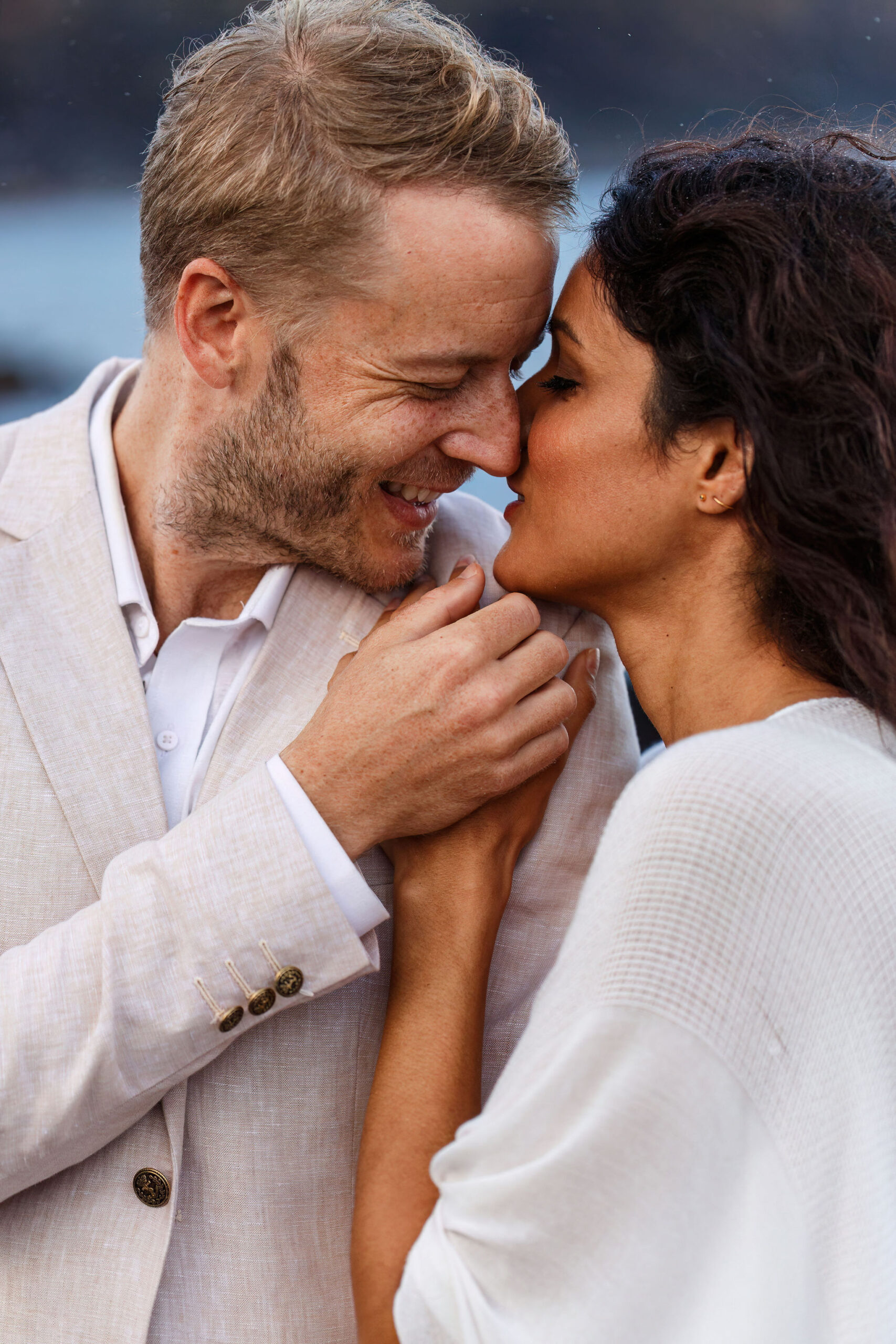 newly weds going in for a romantic kiss during their Hawaiian elopement