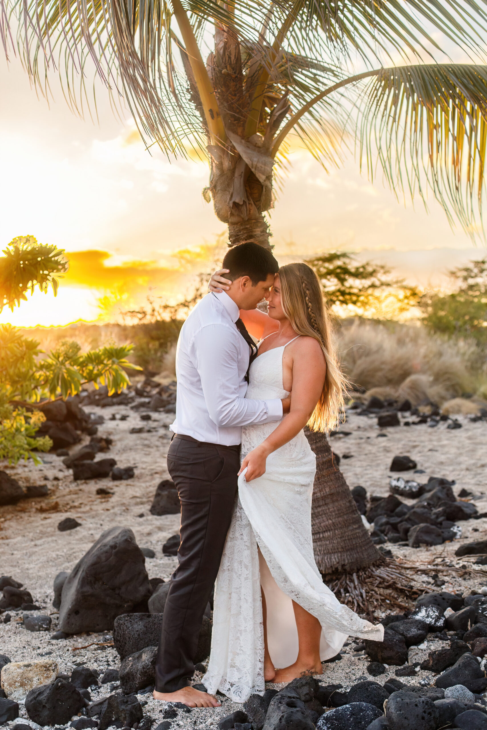 newly weds on the beach in Hawaii