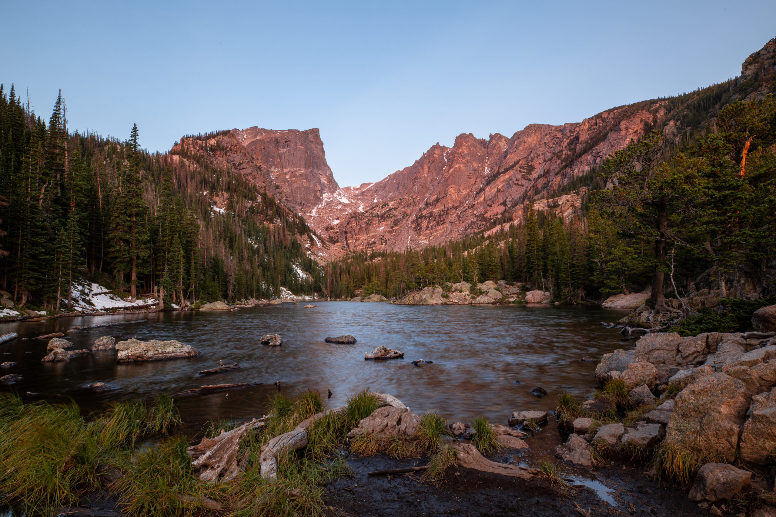 red rocks with a river running through in CO